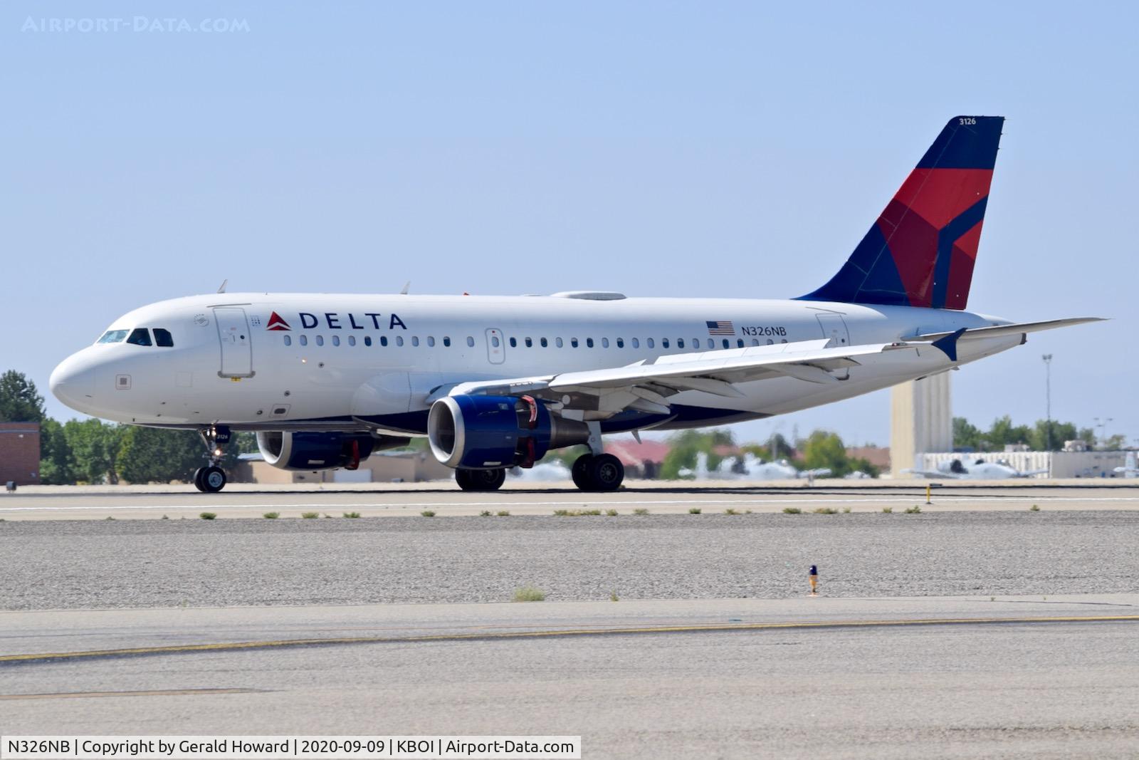 N326NB, 2001 Airbus A319-114 C/N 1498, Landing roll out on 10L.