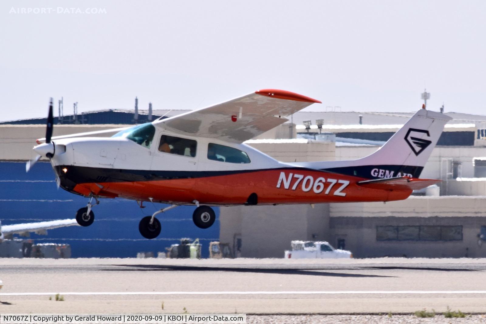 N7067Z, 1978 Cessna T210M Turbo Centurion C/N 21062572, Take off from 10L.