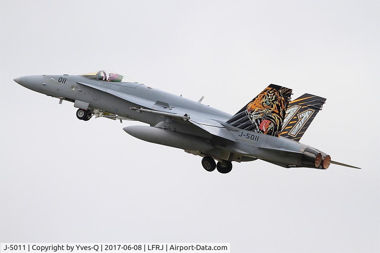 J-5011, McDonnell Douglas F/A-18C Hornet C/N 1351, McDonnell Douglas FA-18C Hornet, Take off rwy 26, Landivisiau Naval Air Base (LFRJ) Tiger Meet 2017