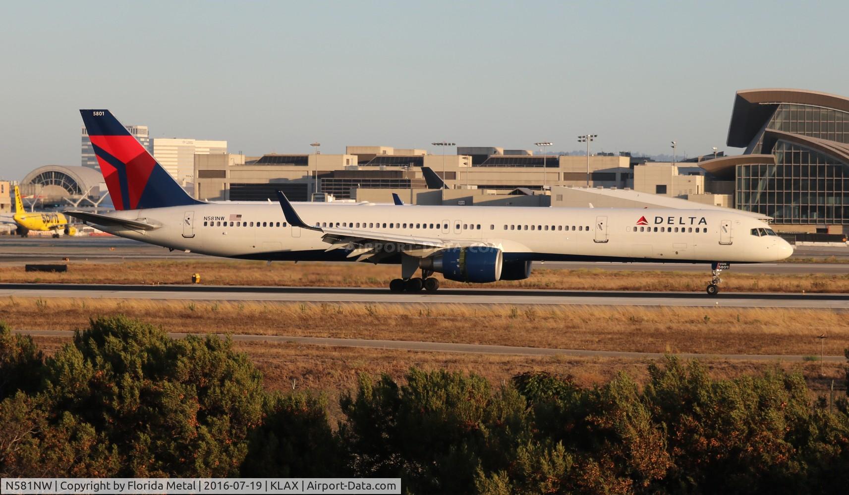 N581NW, 2002 Boeing 757-351 C/N 32982, LAX 2016