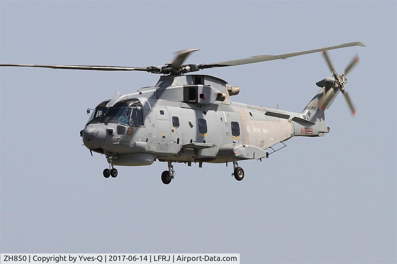 ZH850, 2000 AgustaWestland EH-101 Merlin HM.2 C/N 50125, AgustaWestland EH-101 Merlin HM.2, Short approach rwy 26, Landivisiau Naval Air Base (LFRJ) Tiger Meet 2017