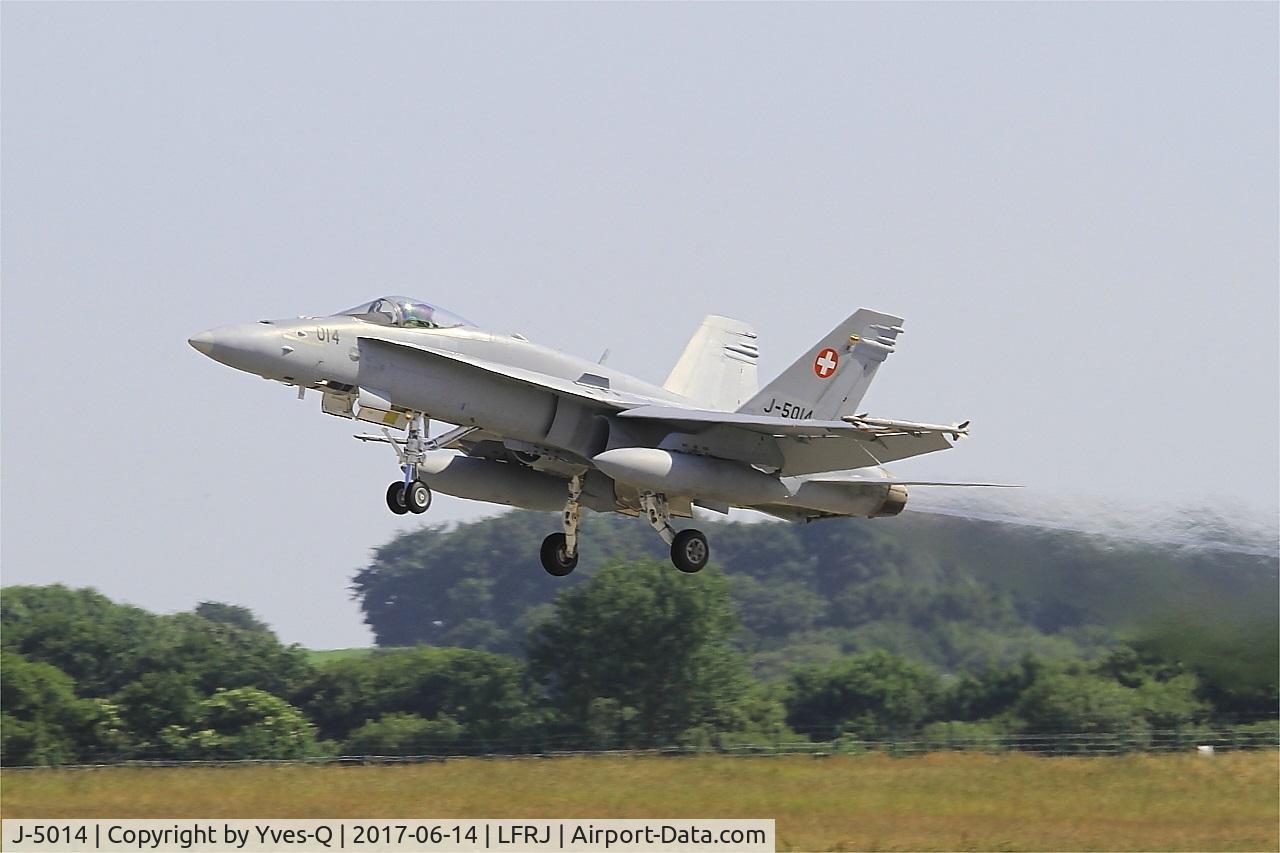 J-5014, McDonnell Douglas F/A-18C Hornet C/N 1359, McDonnell Douglas FA-18C Hornet, Take off rwy 26, Landivisiau Naval Air Base (LFRJ) Tiger Meet 2017