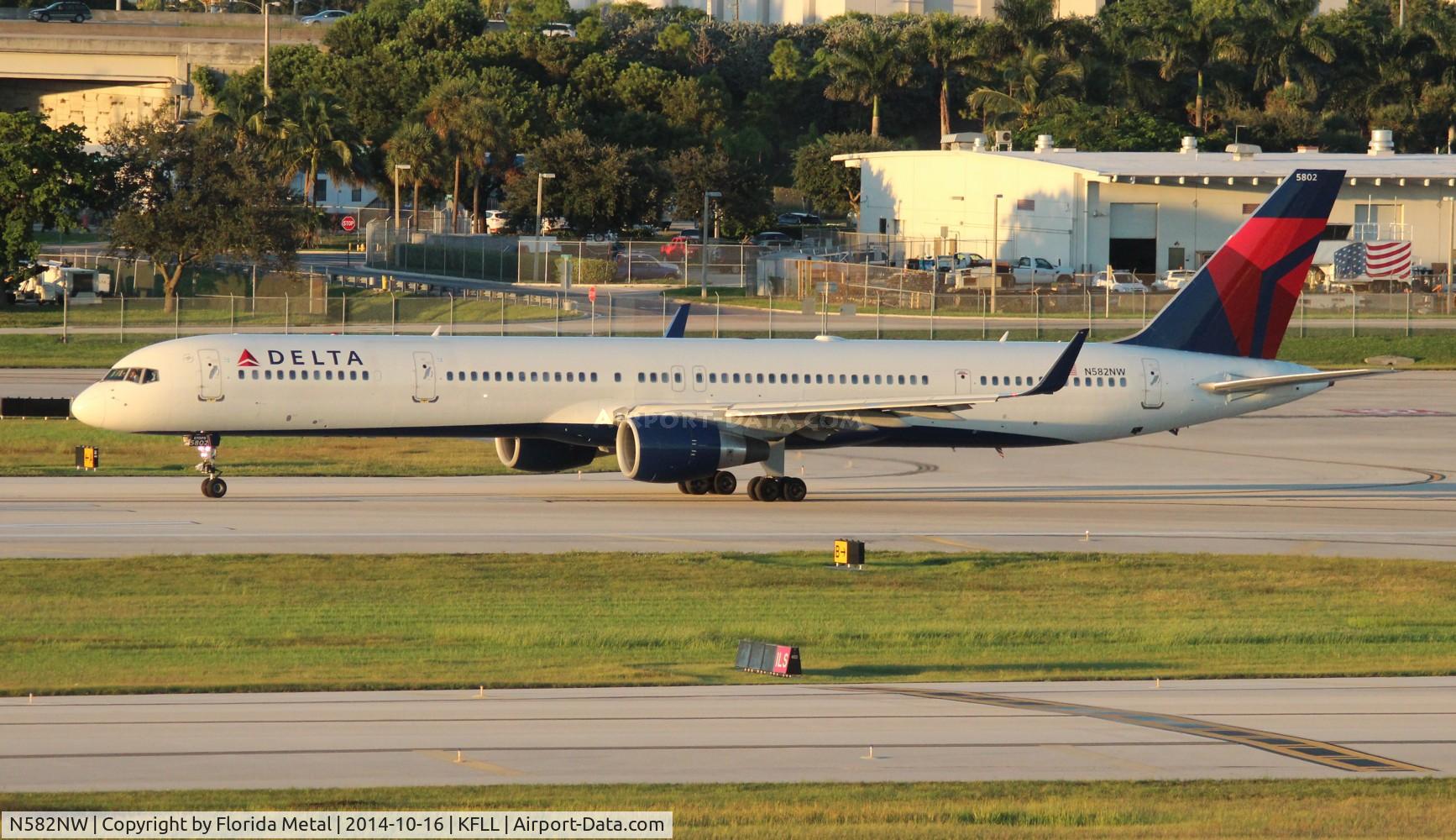 N582NW, 2002 Boeing 757-351 C/N 32981, FLL 2014