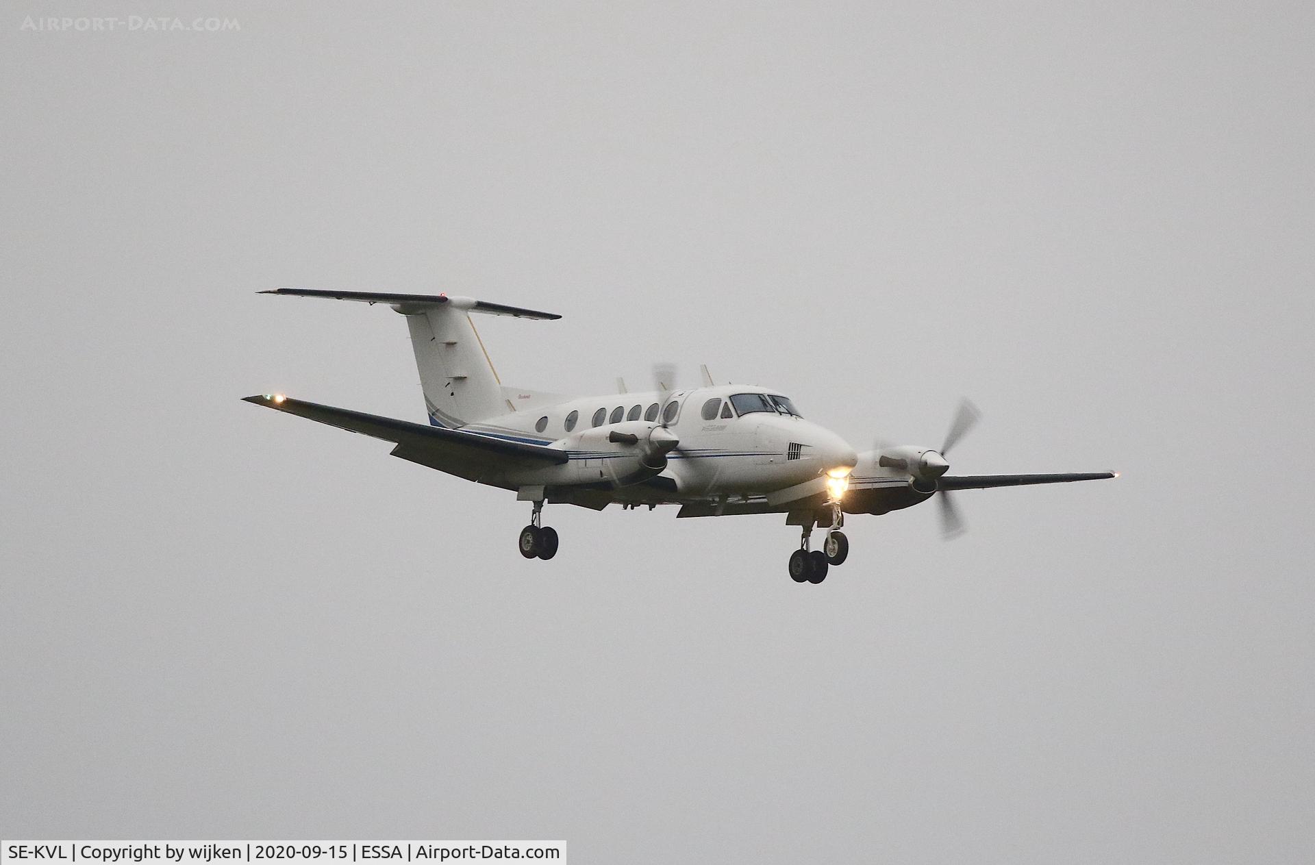 SE-KVL, 1981 Beech 200 Super King Air C/N BB-829, RWY 01L