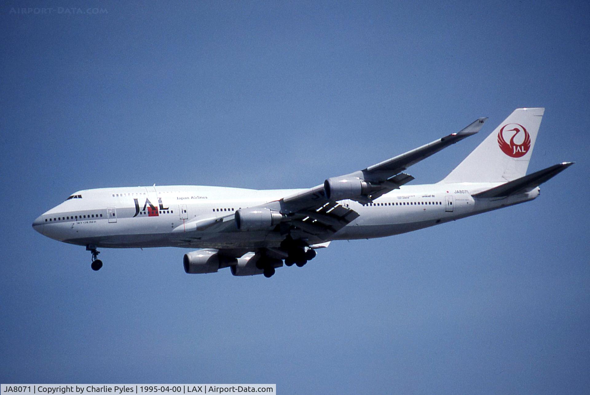 JA8071, 1990 Boeing 747-446 C/N 24423, Landing