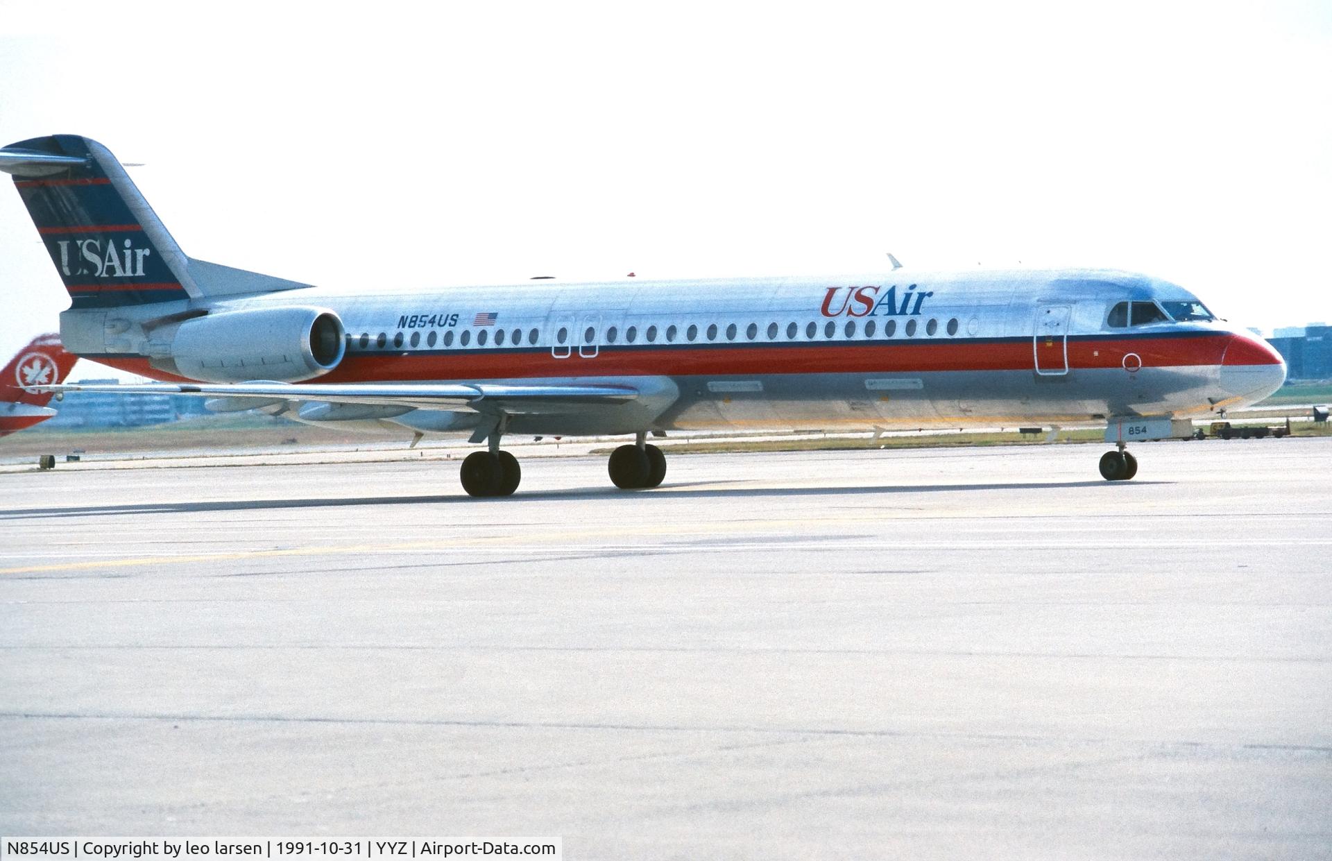 N854US, 1989 Fokker 100 (F-28-0100) C/N 11282, Toronto 31.10.1991