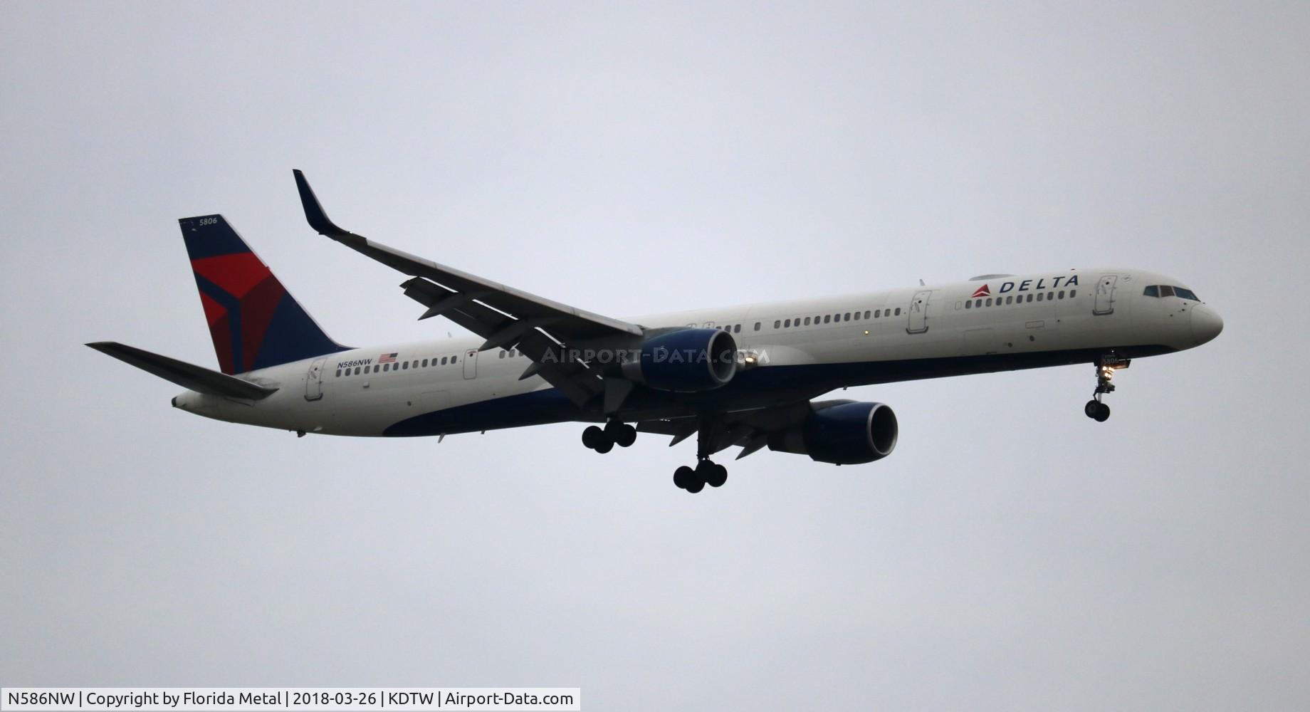 N586NW, 2002 Boeing 757-351 C/N 32987, DTW 2018