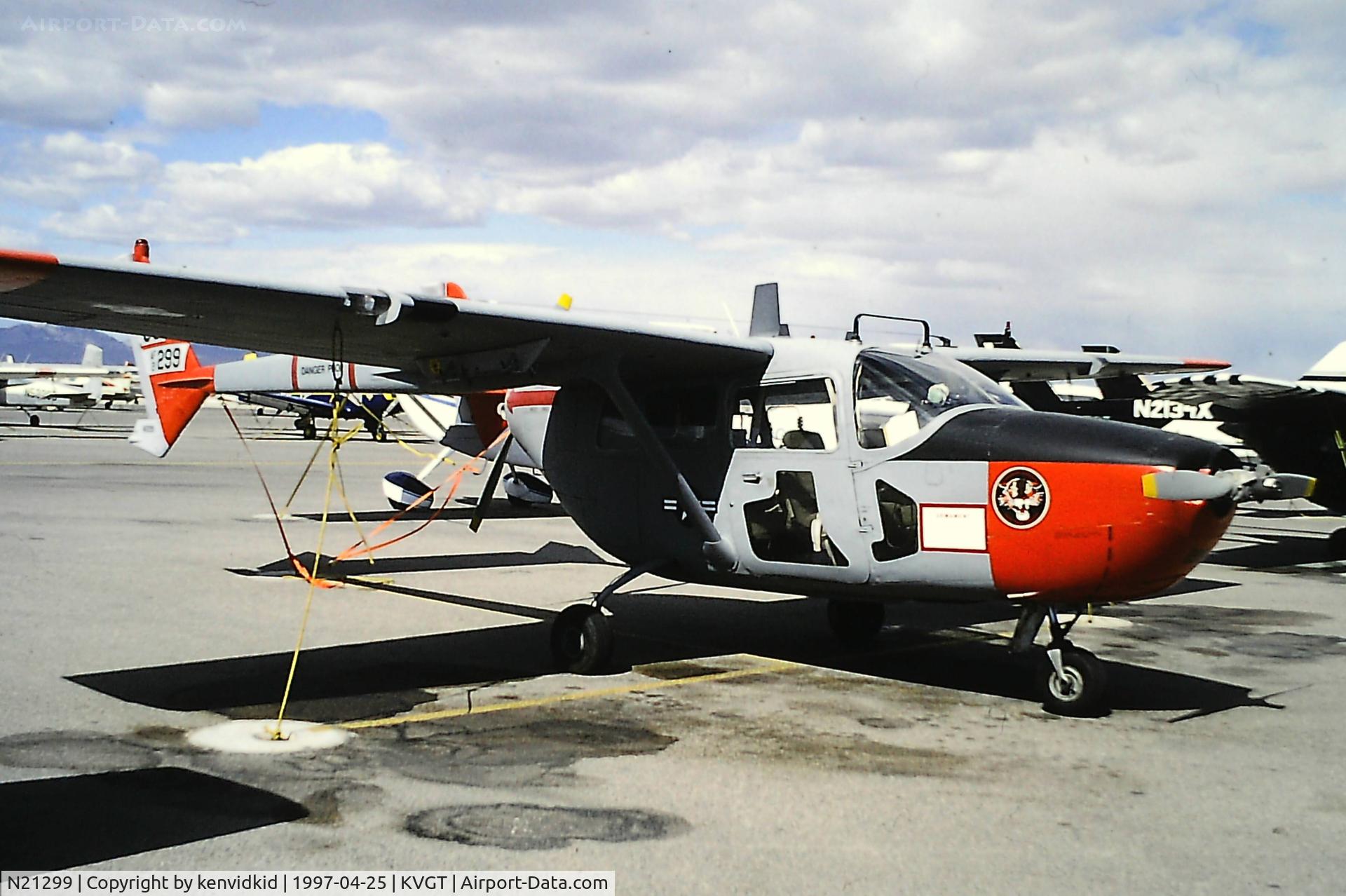 N21299, 1967 Cessna O-2A Super Skymaster Super Skymaster C/N 337M-0005, At North Las Vegas Airport prior to attending the Golden Air Tattoo at Nellis.