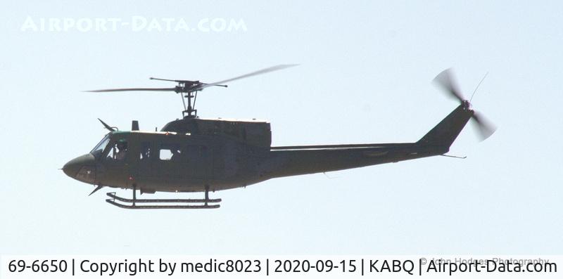 69-6650, 1969 Bell UH-1N Iroquois C/N 31056, Skull 45 on approach to Kirtland