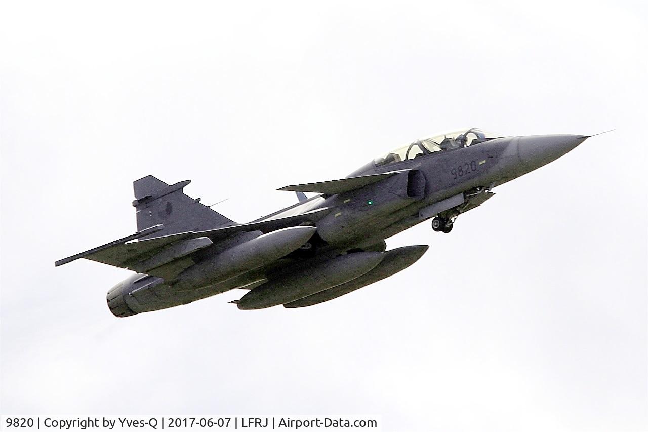 9820, 2005 Saab JAS-39D Gripen C/N 39820, Saab JAS-39D Gripen, Climbing from rwy 26, Landivisiau Naval Air Base (LFRJ) Tiger Meet 2017