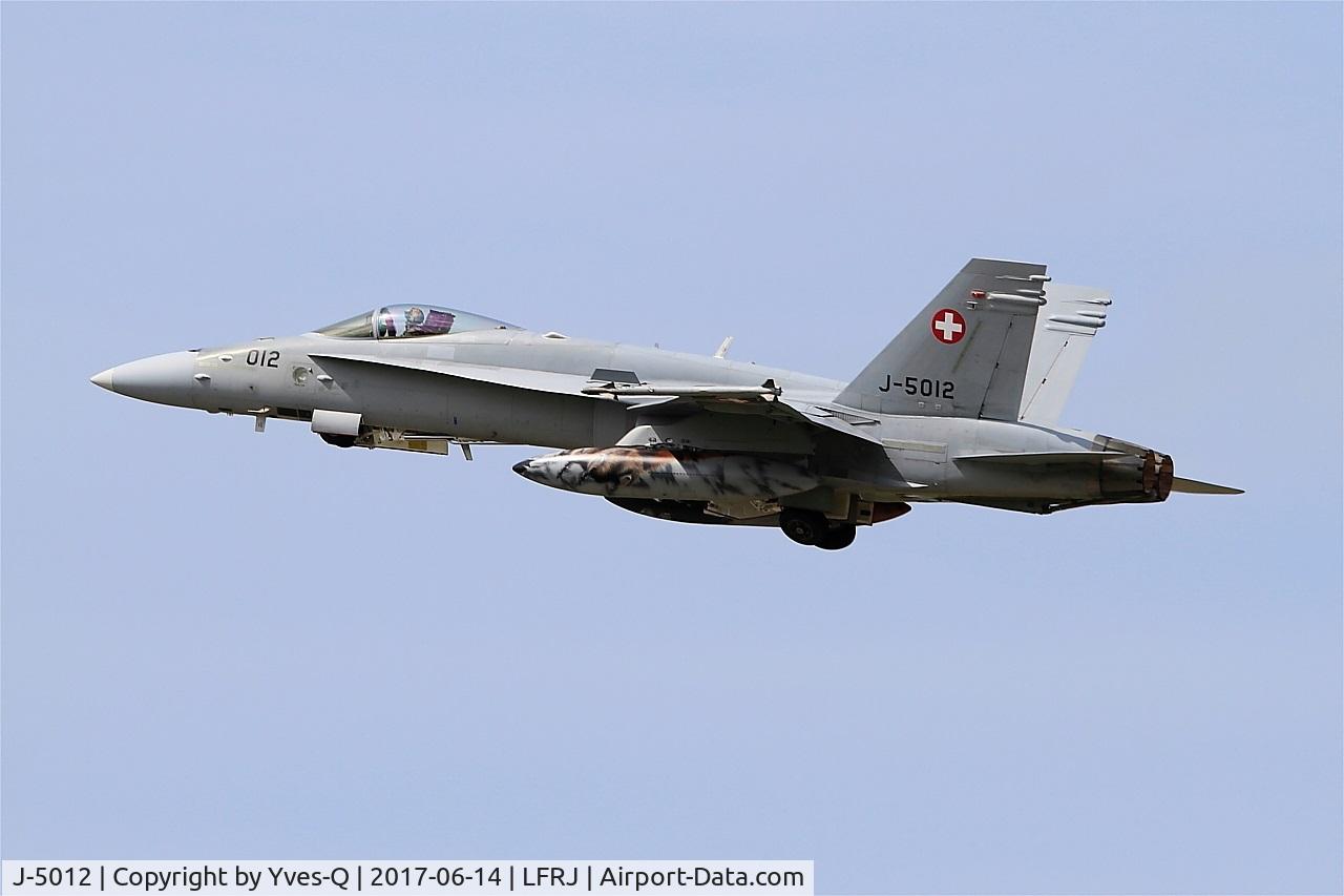 J-5012, McDonnell Douglas F/A-18C Hornet C/N 1352/SFC012, McDonnell Douglas FA-18C Hornet, Take off rwy 26, Landivisiau Naval Air Base (LFRJ) Tiger Meet 2017