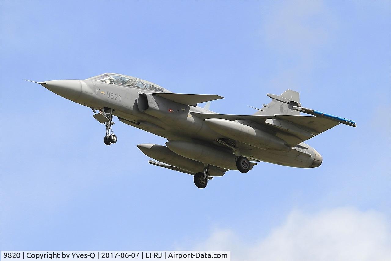 9820, 2005 Saab JAS-39D Gripen C/N 39820, Saab JAS-39D Gripen, Short approach rwy 26, Landivisiau Naval Air Base (LFRJ) Tiger Meet 2017