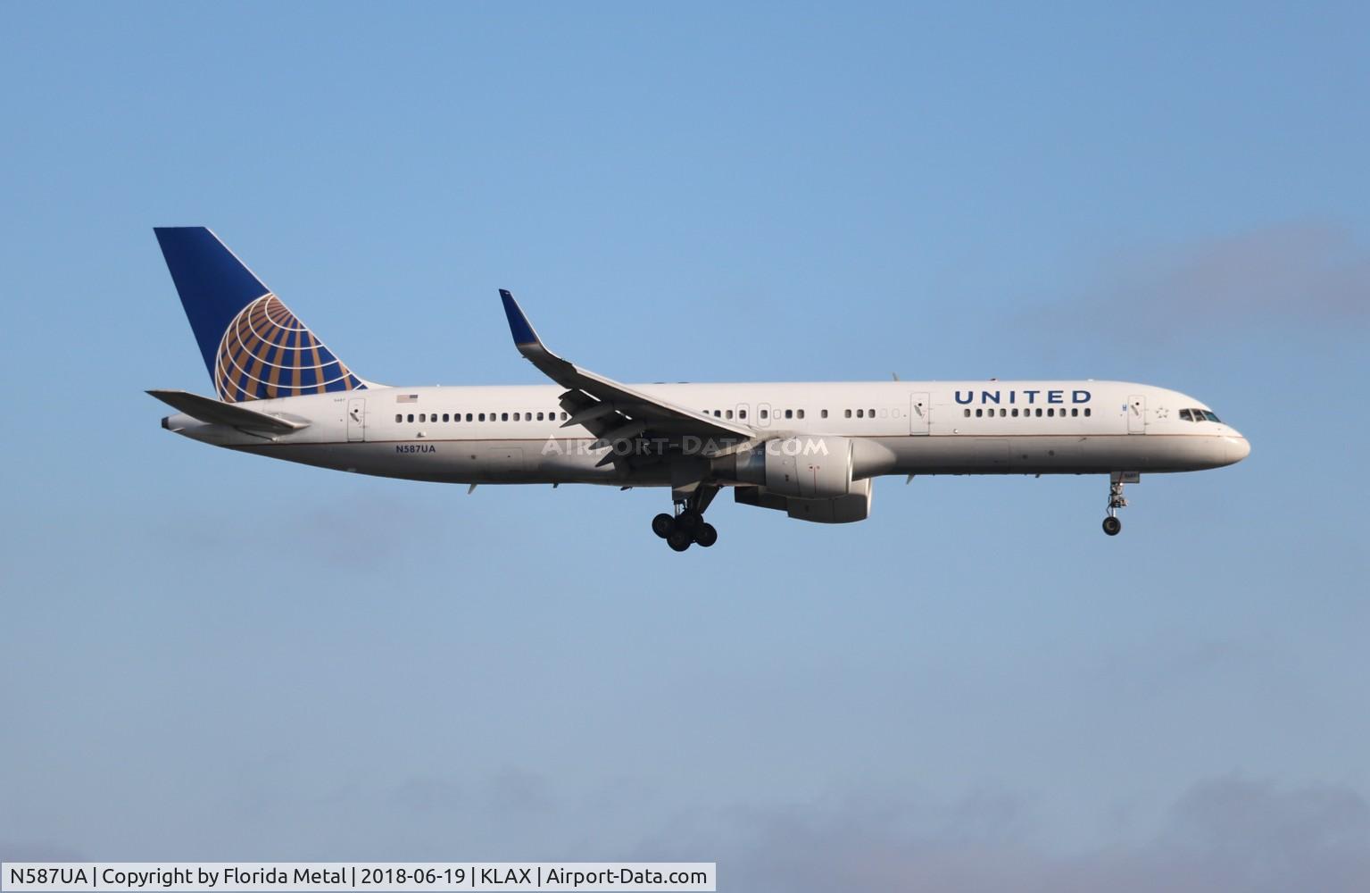 N587UA, 1993 Boeing 757-222 C/N 26713, LAX 2018