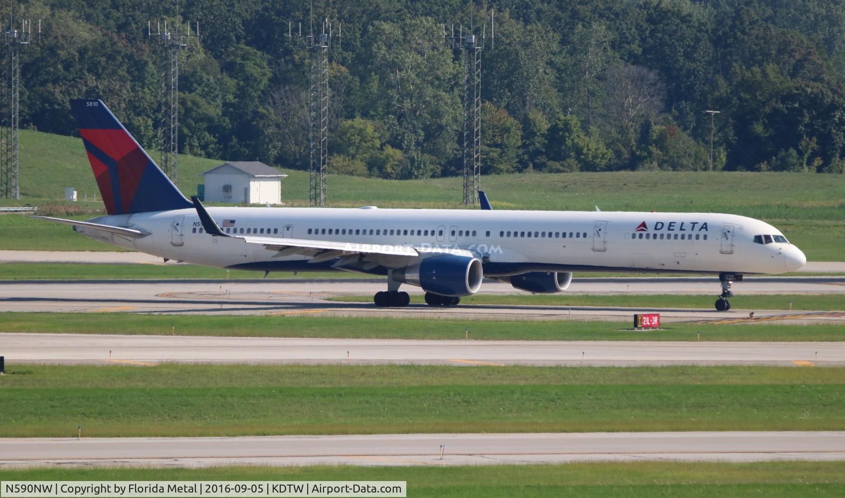 N590NW, 2003 Boeing 757-351 C/N 32990, DTW 2016
