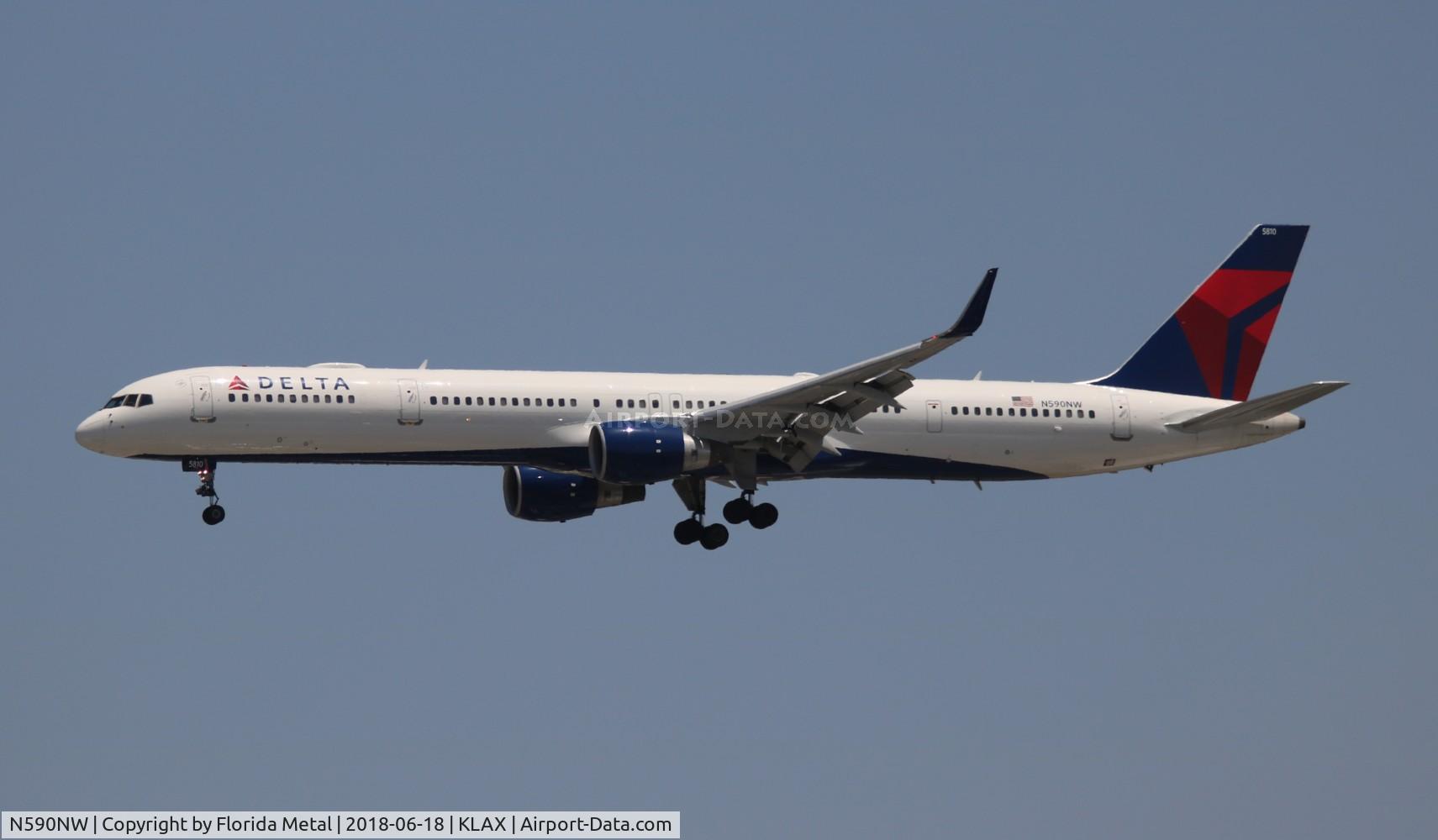 N590NW, 2003 Boeing 757-351 C/N 32990, LAX 2018