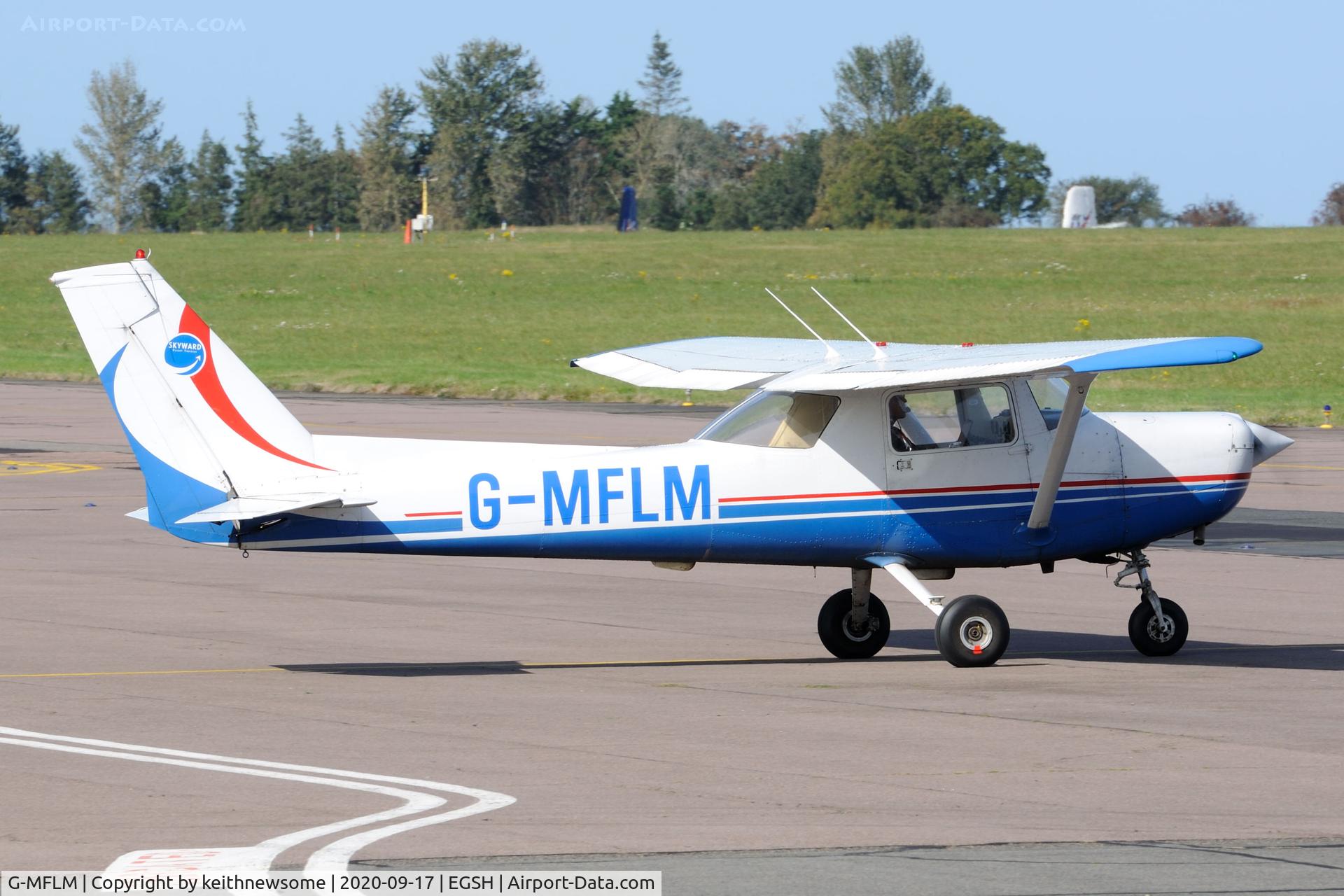 G-MFLM, 1977 Reims F152 C/N 1451, Leaving Norwich.