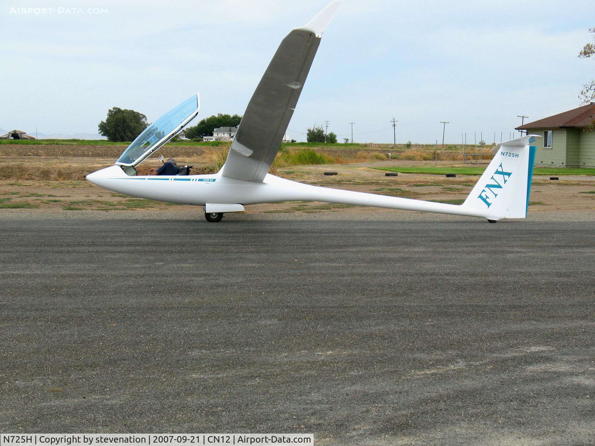 N725H, 1989 Schleicher ASH-25 C/N 25086, Locally-Based 1989 Schleicher ASH-25 @ Williams Gliderport, CA (Coded: FNX)