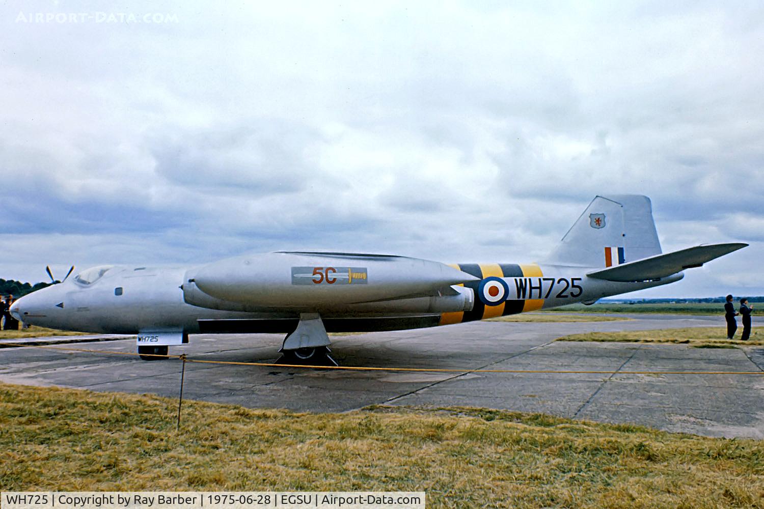 WH725, 1953 English Electric Canberra B.2 C/N EEP71206, WH725   English Electric Canberra B.2 [71200] (Ex Royal Air Force / Imperial War Museum) Duxford~G 28/06/1975