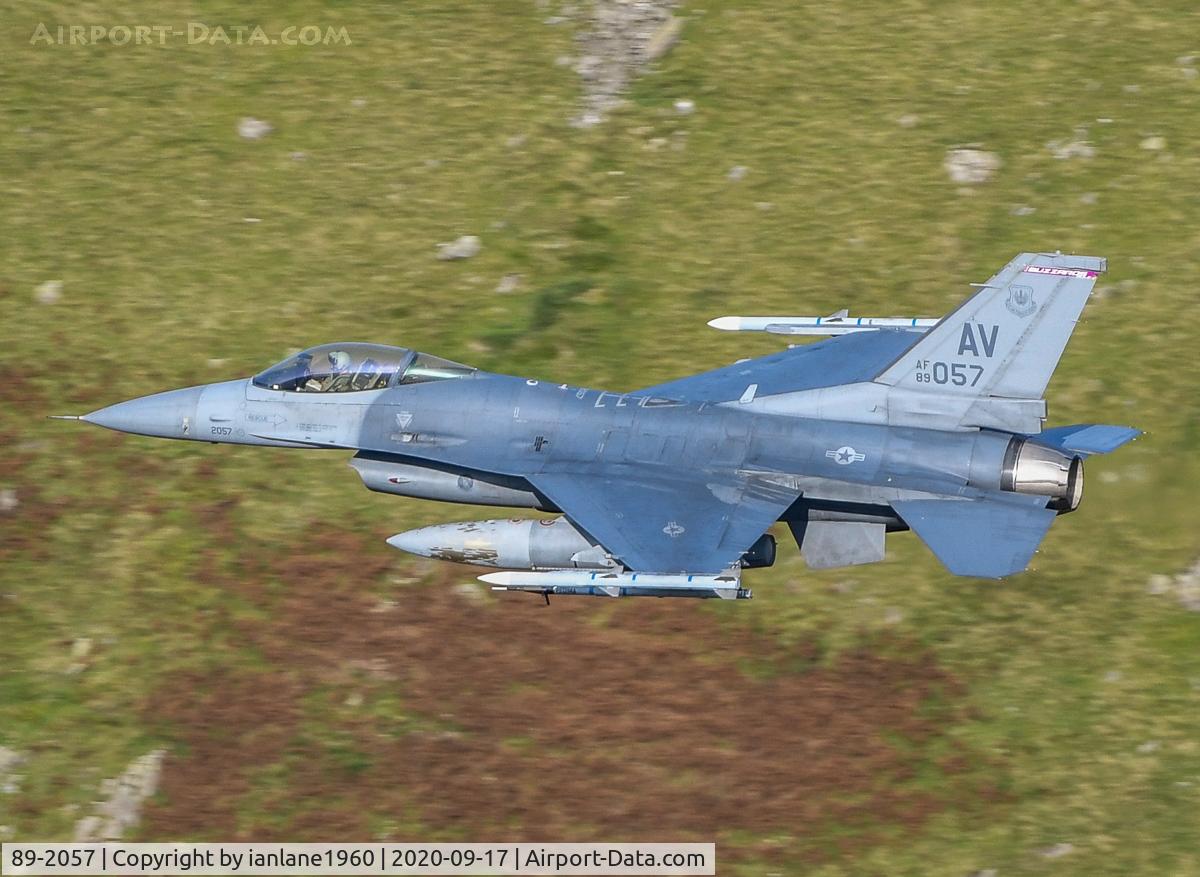 89-2057, 1989 General Dynamics F-16CM Fighting Falcon C/N 1C-210, Low level in LFA17