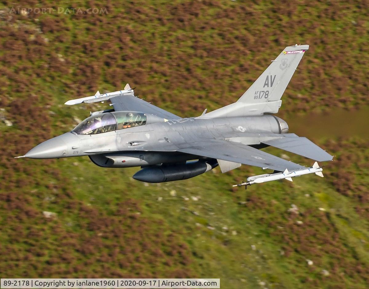 89-2178, 1989 General Dynamics F-16DG Night Falcon C/N 1D-53, Low level in LFA17