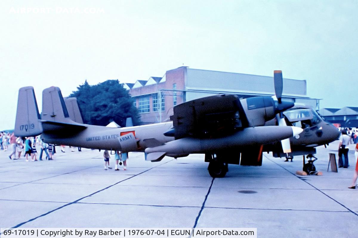 69-17019, 1969 Grumman OV-1D Mohawk C/N 34D, 69-17019   Grumman OV-1D Mohawk [34D] (United States Army) RAF Mildenhall~G 04/07/1976