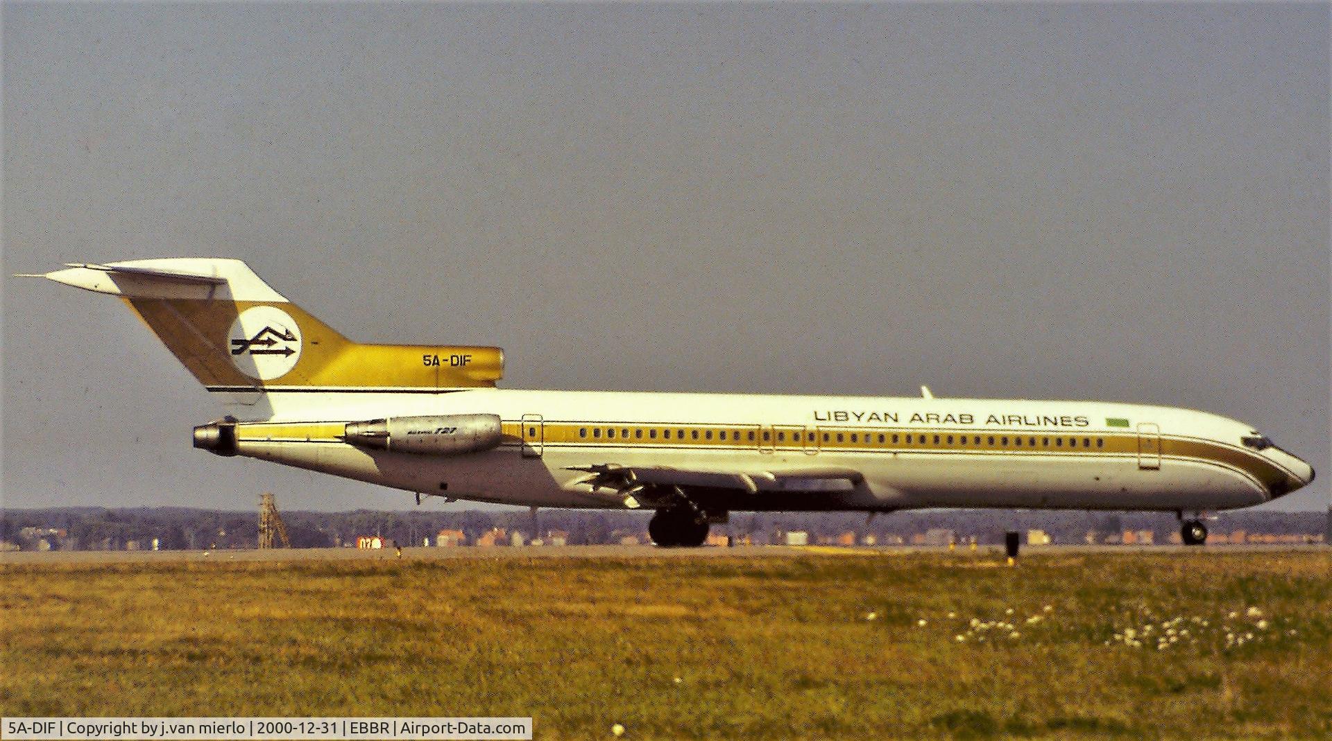 5A-DIF, 1977 Boeing 727-2L5 C/N 21332, Holding 02 EBBR scan slide