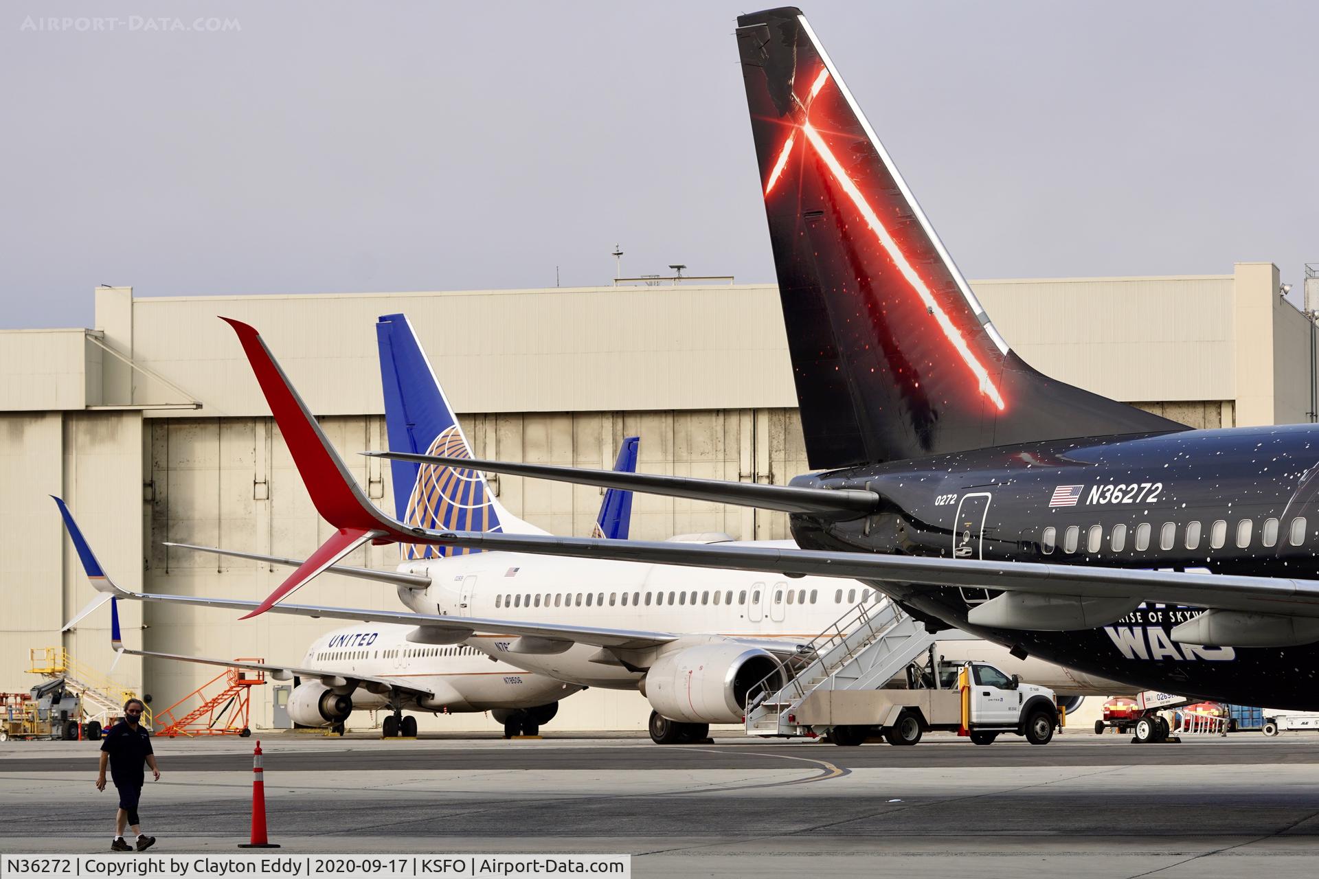 N36272, 2001 Boeing 737-824 C/N 31590, SFO 2020.