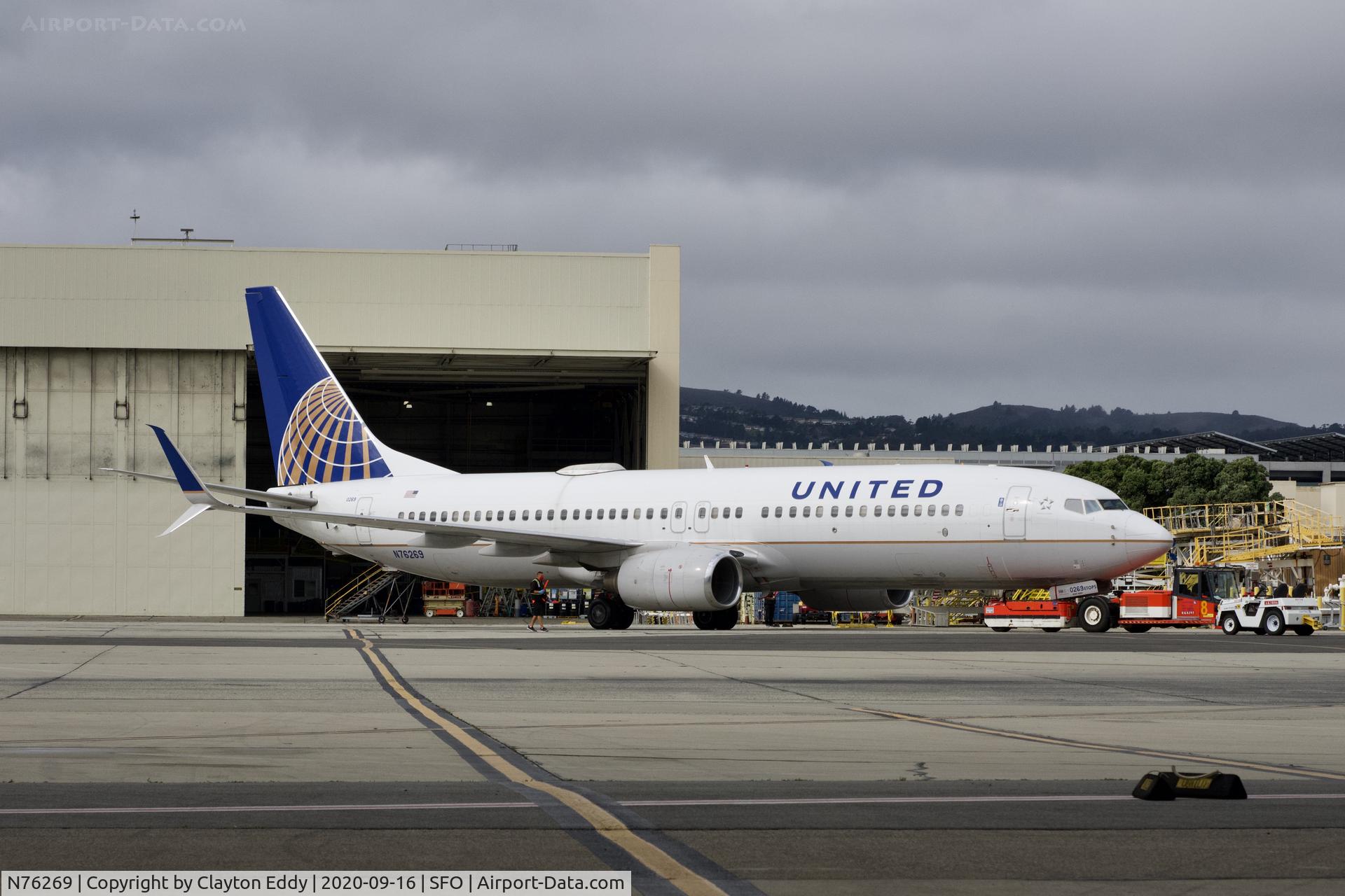 N76269, 2001 Boeing 737-824 C/N 31588, SFO 2020.