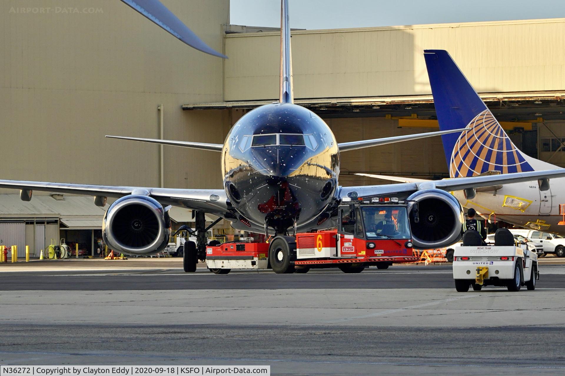 N36272, 2001 Boeing 737-824 C/N 31590, SFO 2020.