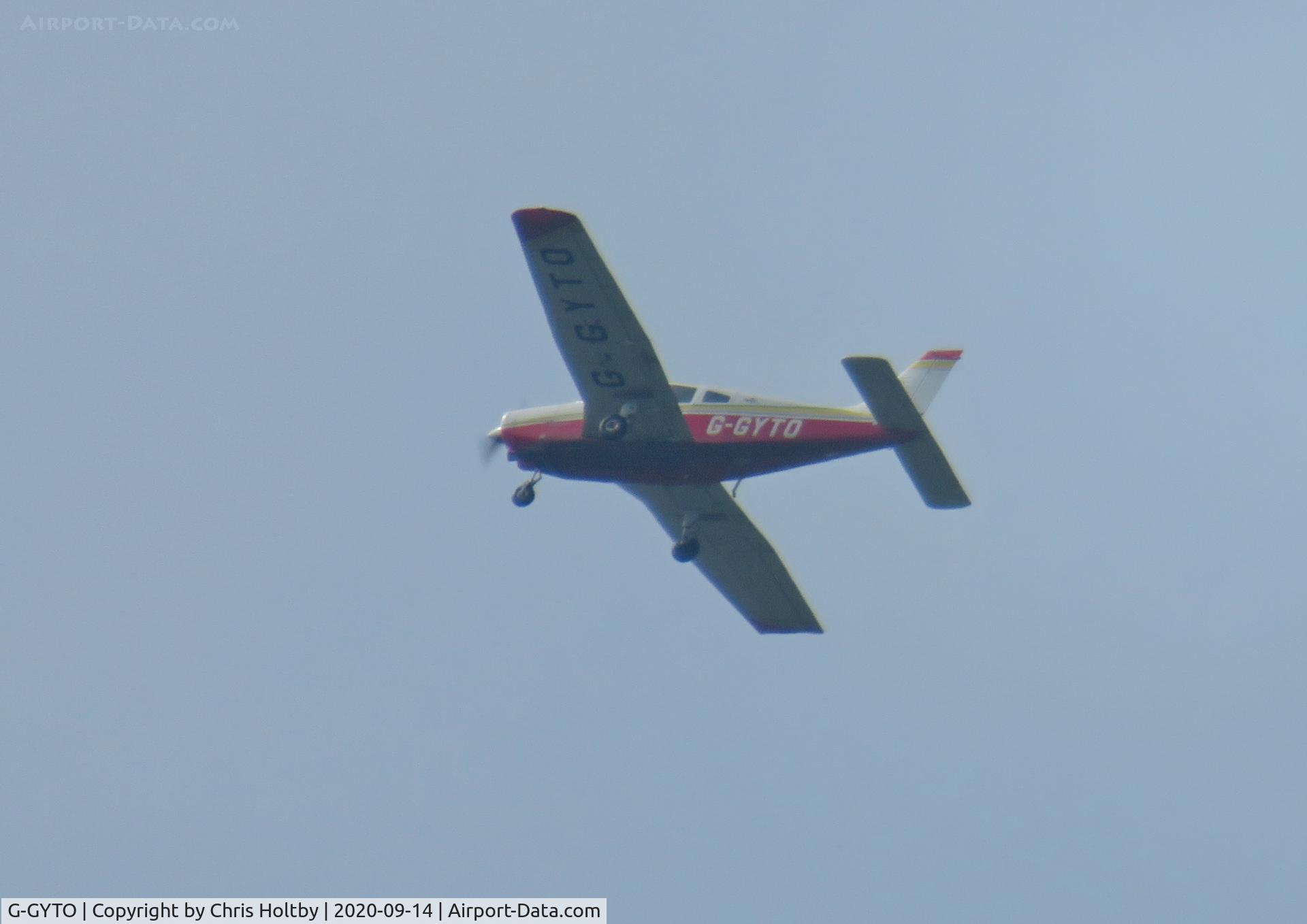 G-GYTO, 2000 Piper PA-28-161 Cherokee Warrior III C/N 2842082, Over Lower Slaughter, Cotswolds