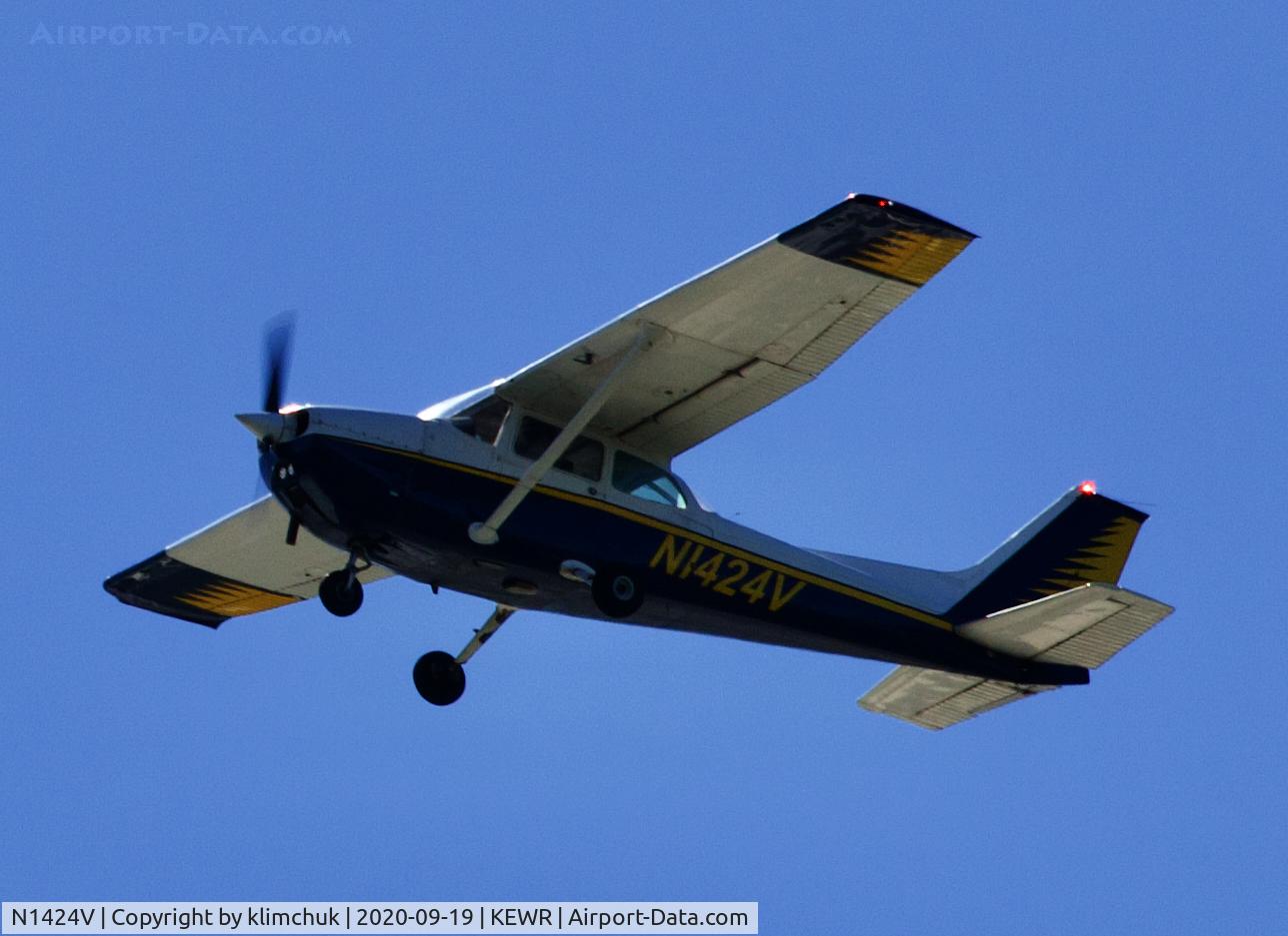 N1424V, 1974 Cessna 172M C/N 17263569, Flew at low altitude ~1000 feet