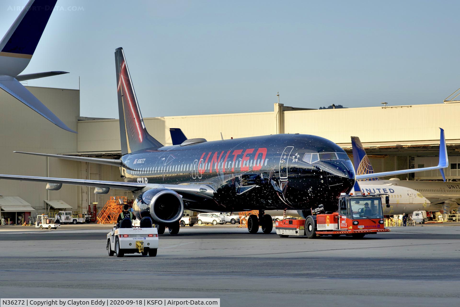 N36272, 2001 Boeing 737-824 C/N 31590, SFO 2020.
