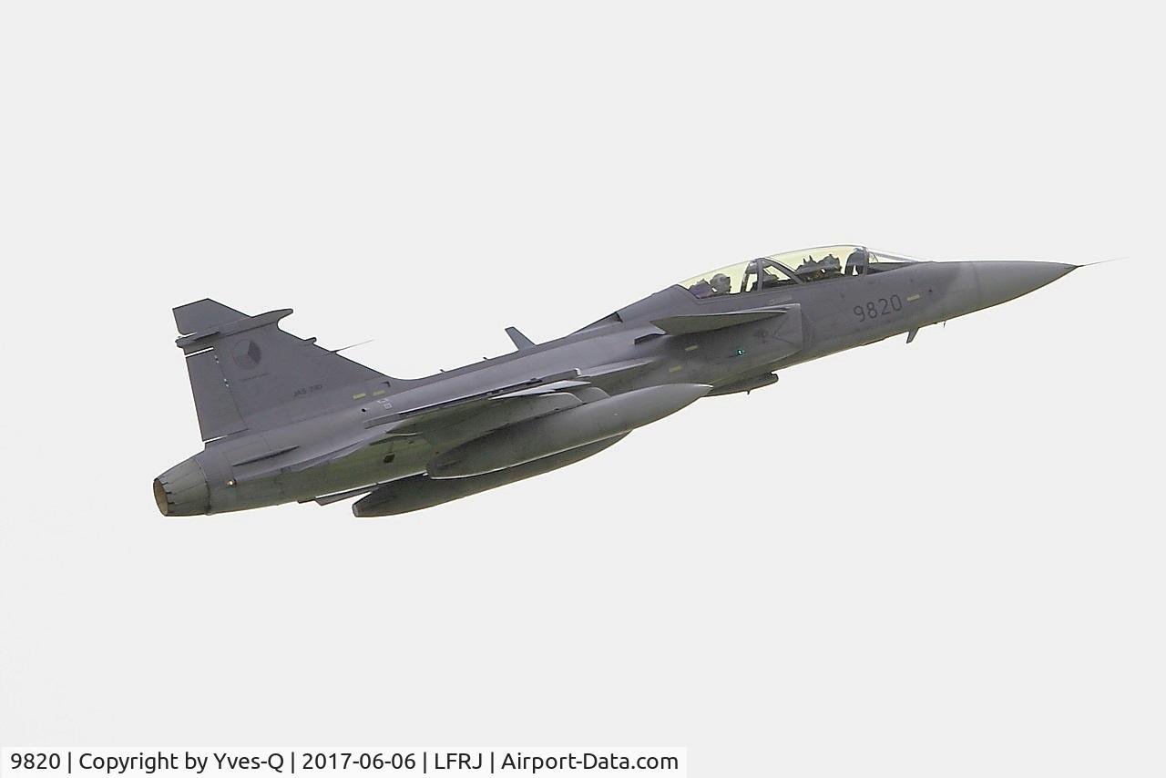 9820, 2005 Saab JAS-39D Gripen C/N 39820, Saab JAS-39D Gripen, Climbing from rwy 26, Landivisiau Naval Air Base (LFRJ) Tiger Meet 2017