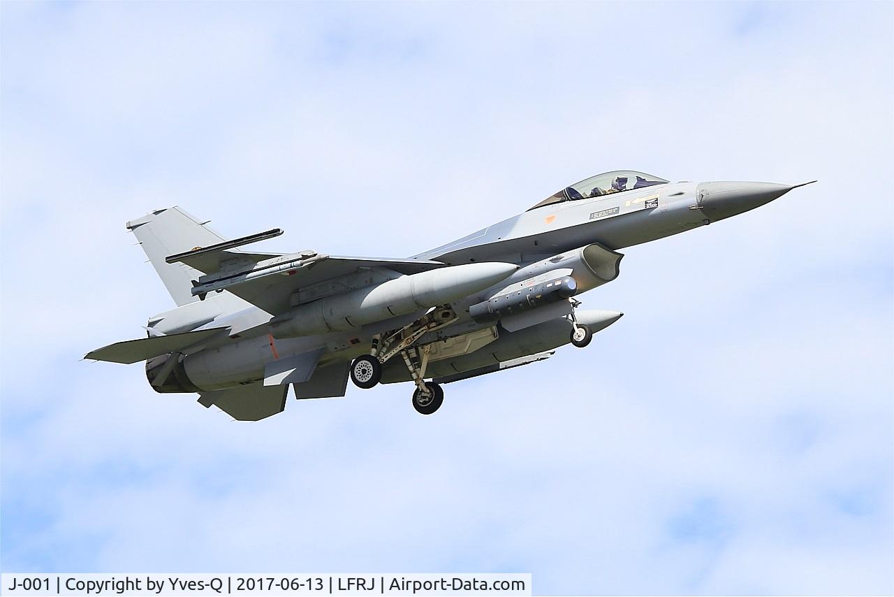 J-001, Fokker F-16AM Fighting Falcon C/N 6D-157, Fokker F-16AM Fighting Falcon, Short approach rwy 08, Landivisiau Naval Air Base (LFRJ) Tiger Meet 2017
