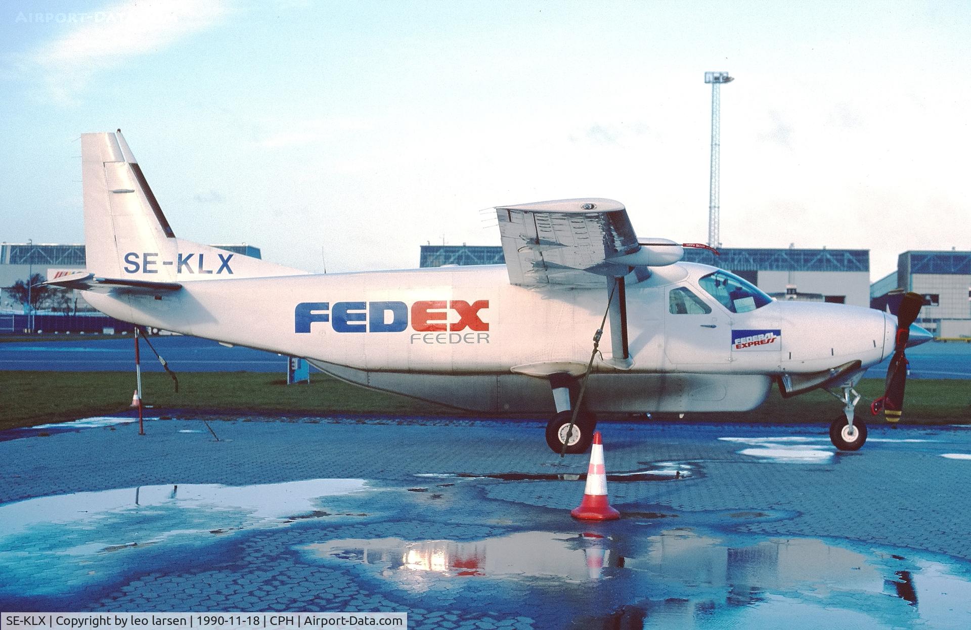 SE-KLX, 1987 Cessna 208B Caravan 1 Cargomaster C/N 208B-0054, Copenhagen 18.11.1990