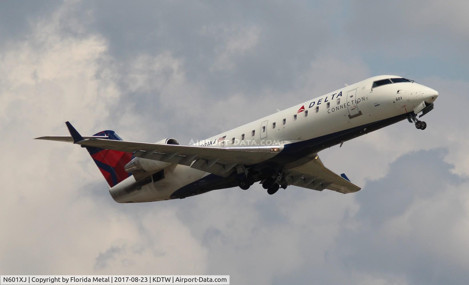 N601XJ, 2005 Bombardier CRJ-200 (CL-600-2B19) C/N 8044, DTW 2017