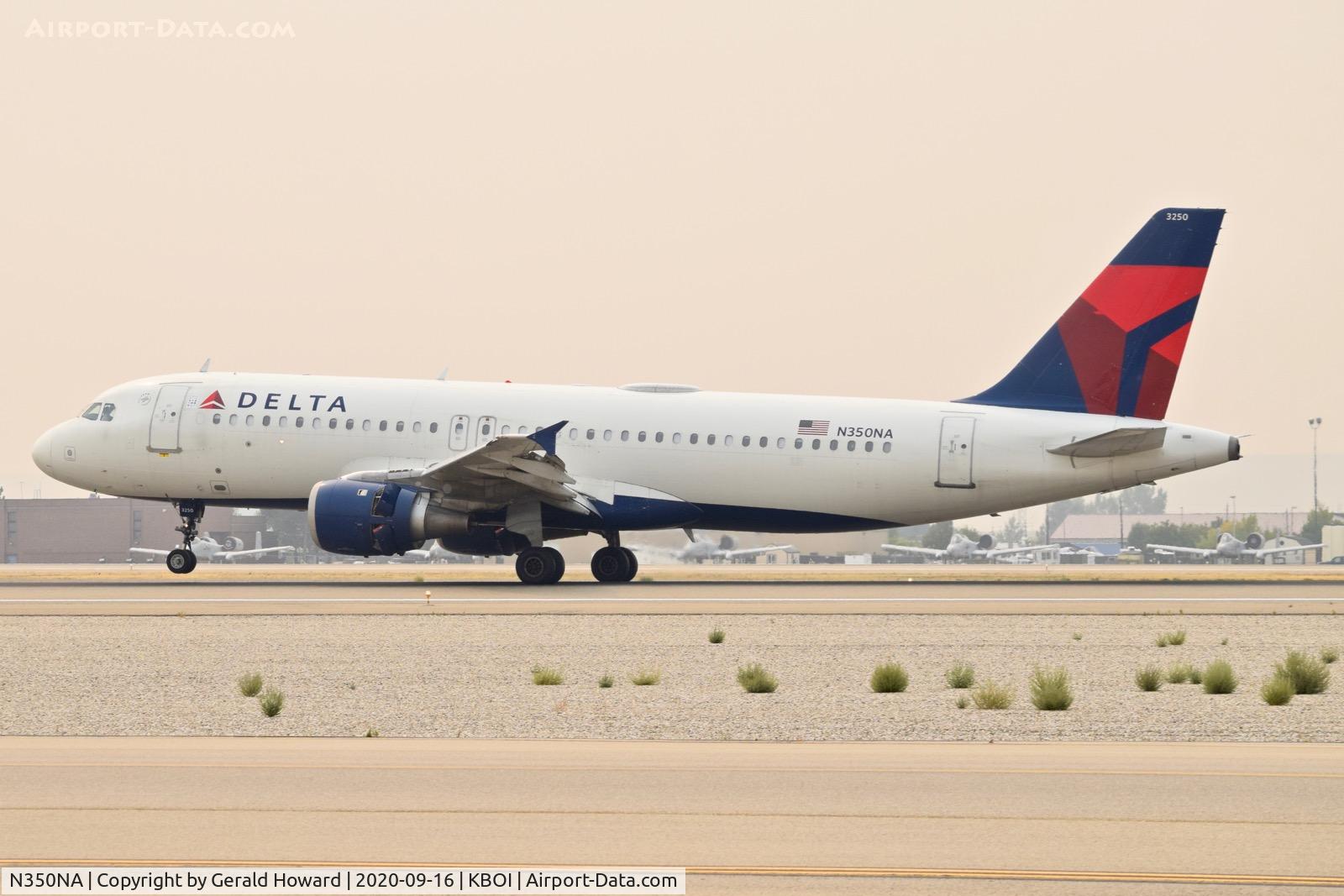 N350NA, 1993 Airbus A320-212 C/N 418, Reverse thrusters out.