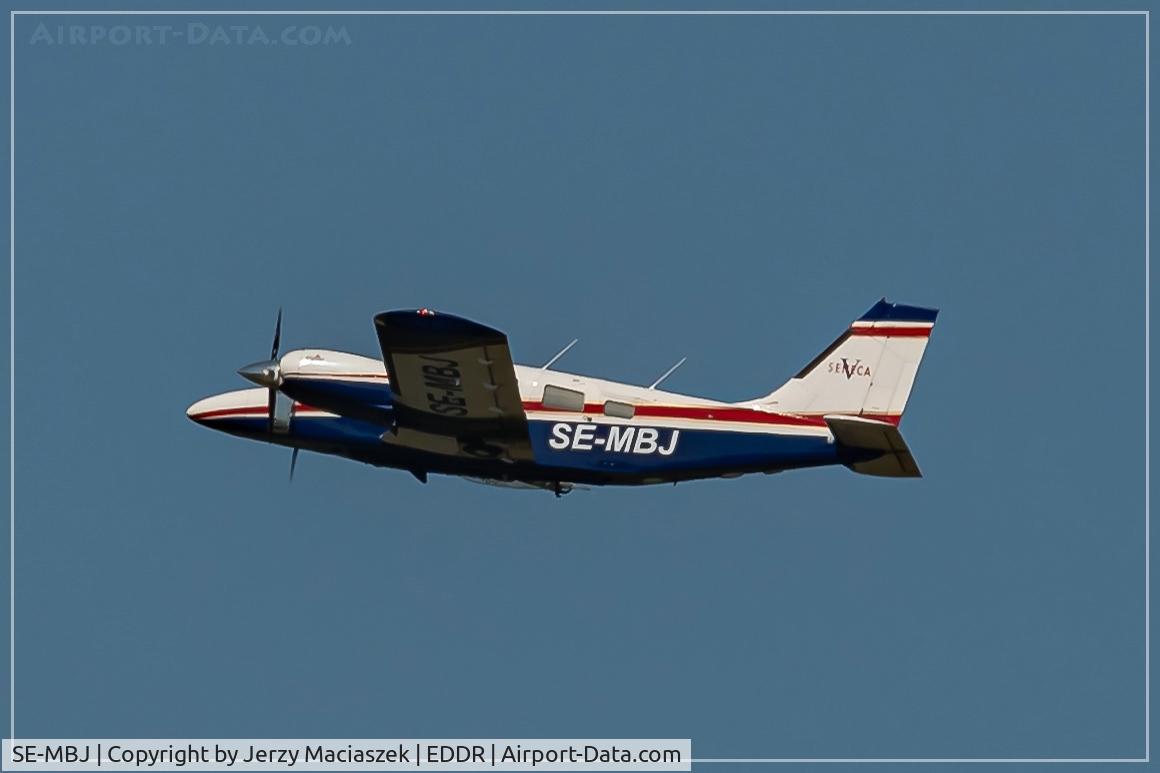 SE-MBJ, 1999 Piper Aircraft Corp. PA-34 220T Seneca V C/N 34-49121, Piper PA-34-220T Seneca V, c/n: 34-49121