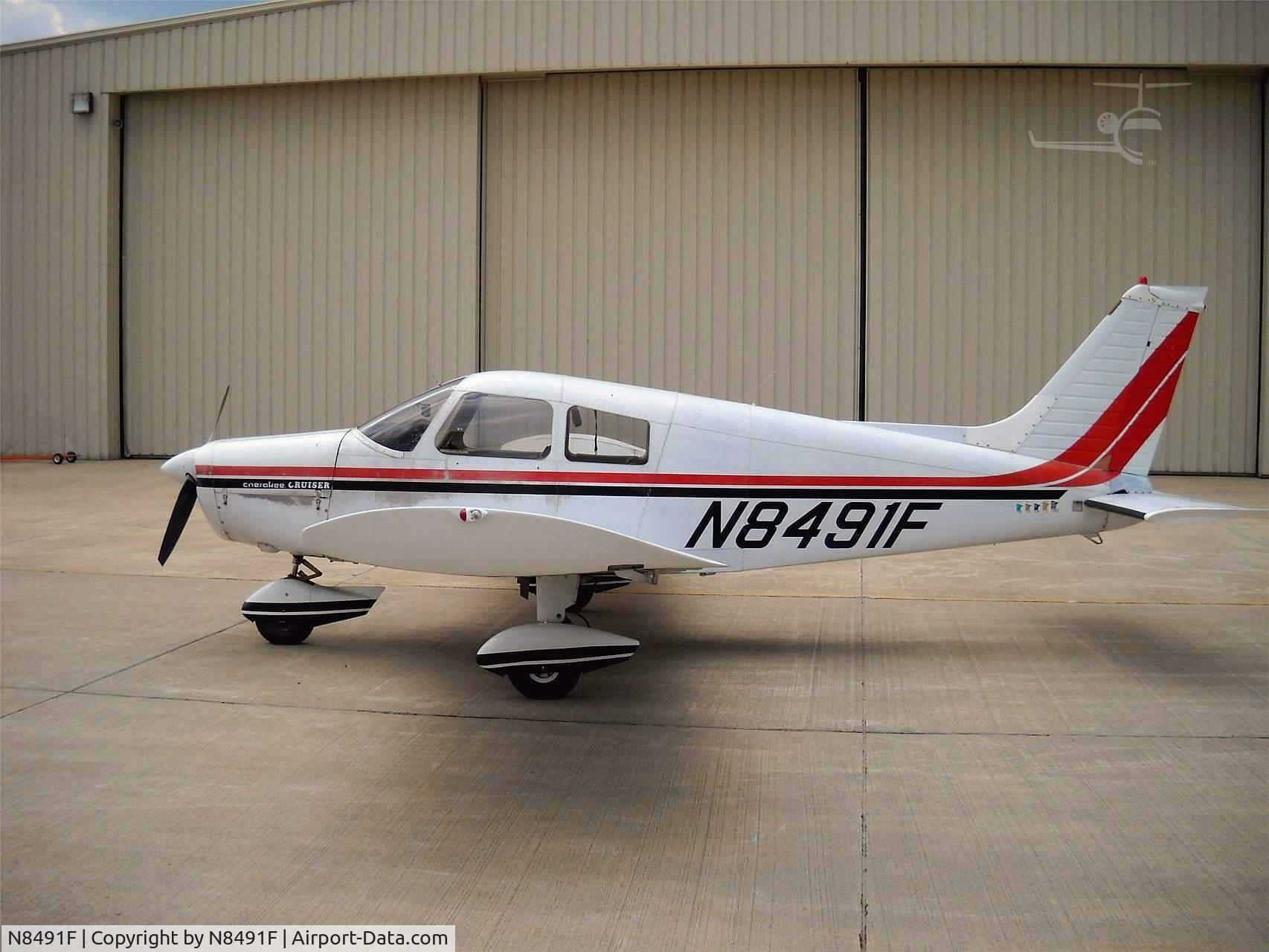 N8491F, 1976 Piper PA-28-140 C/N 28-7725117, 1976 Piper PA-28-140