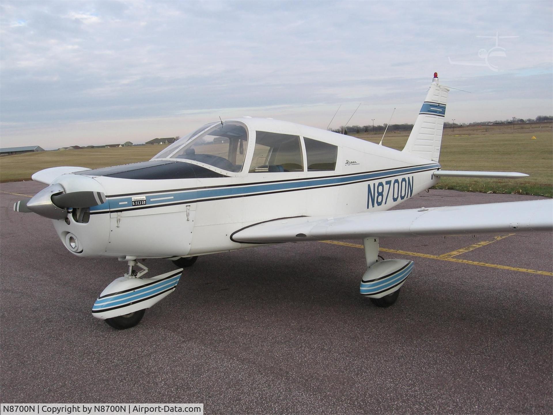 N8700N, 1969 Piper PA-28-140 C/N 28-25520, 1969 Piper PA-28-140