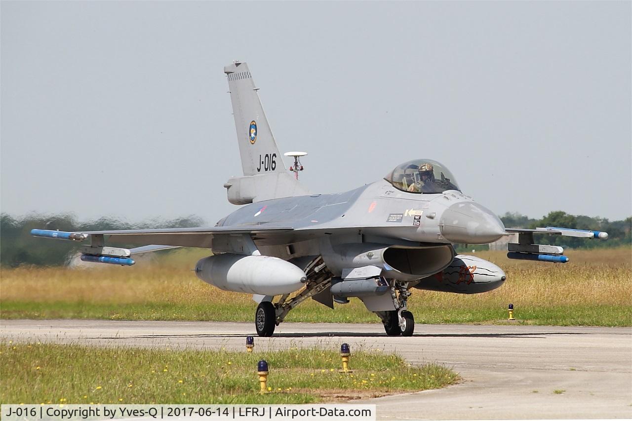 J-016, General Dynamics F-16AM Fighting Falcon C/N 6D-172, General Dynamics F-16AM Fighting Falcon, Taxiing to flight line, Landivisiau Naval Air Base (LFRJ) Tiger Meet 2017
