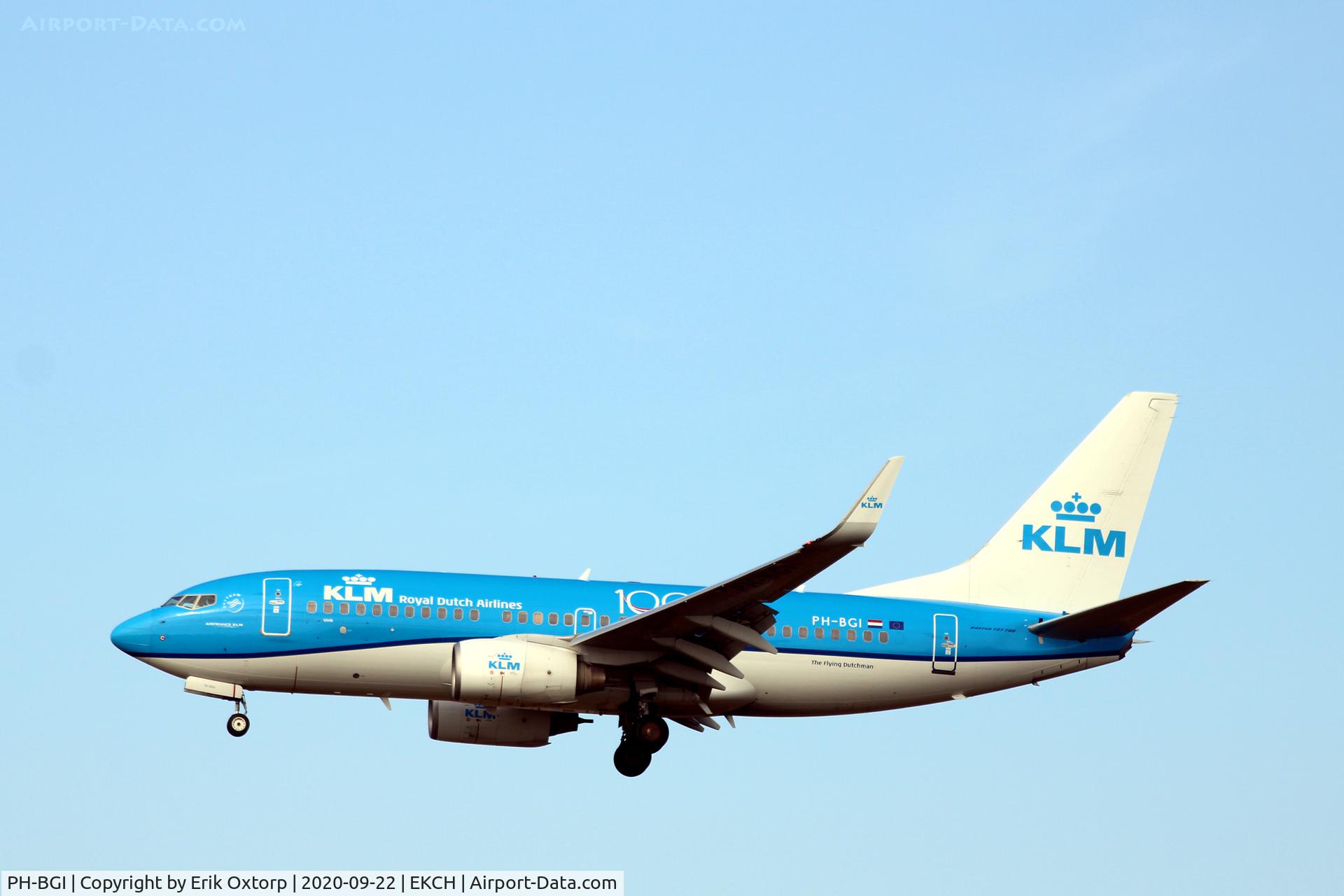 PH-BGI, 2010 Boeing 737-7K2 C/N 30364, PH-BGI landing rw 22L