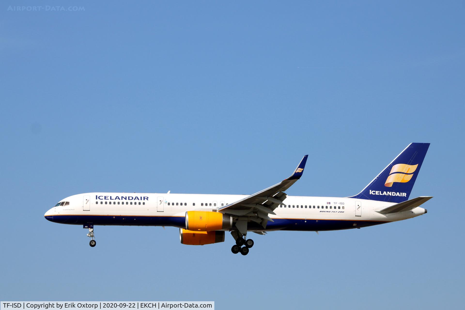 TF-ISD, 1991 Boeing 757-223 C/N 24596, TF-ISD landing rw 22L