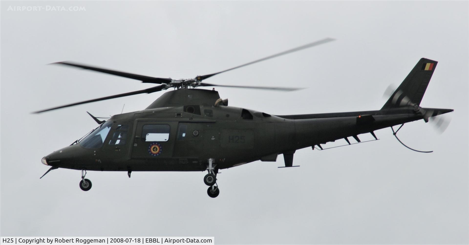 H25, Agusta A-109BA C/N 0325, OPEN DAY.LOW PASS.