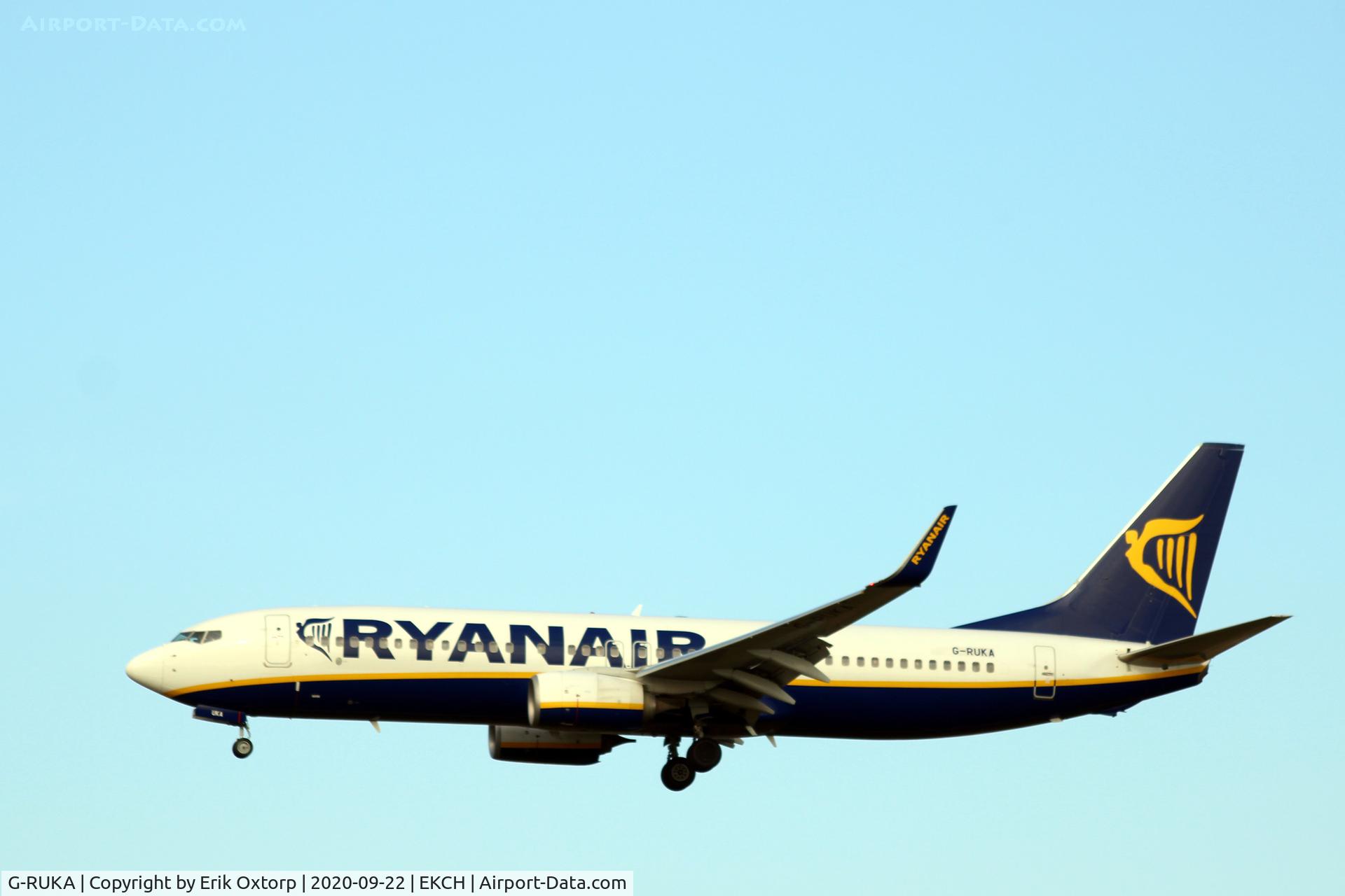 G-RUKA, 2014 Boeing 737-8AS C/N 44687, G-RUKA landing rw 22L