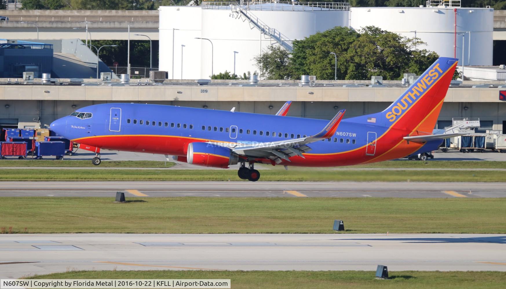 N607SW, 1995 Boeing 737-3H4 C/N 27927, FLL 2016