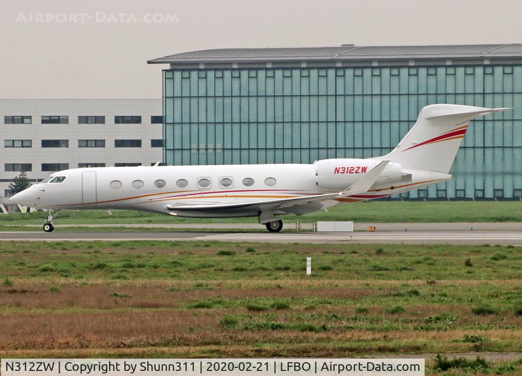N312ZW, 2017 Gulfstream G-VI (G650ER) C/N 6256, Ready for take off from rwy 32R