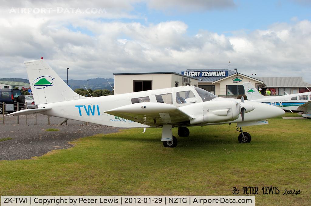 ZK-TWI, Piper PA-34-200 C/N 34-7250281, Helipro Aviation Training Ltd., Paraparaumu t/a Bay Flight Aviation