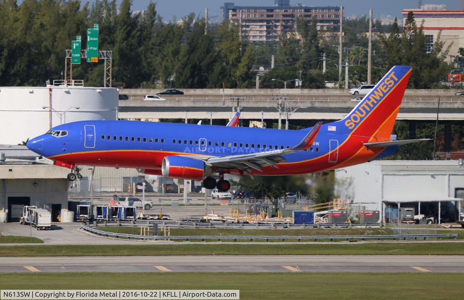 N613SW, 1995 Boeing 737-3H4 C/N 27931, FLL 2016