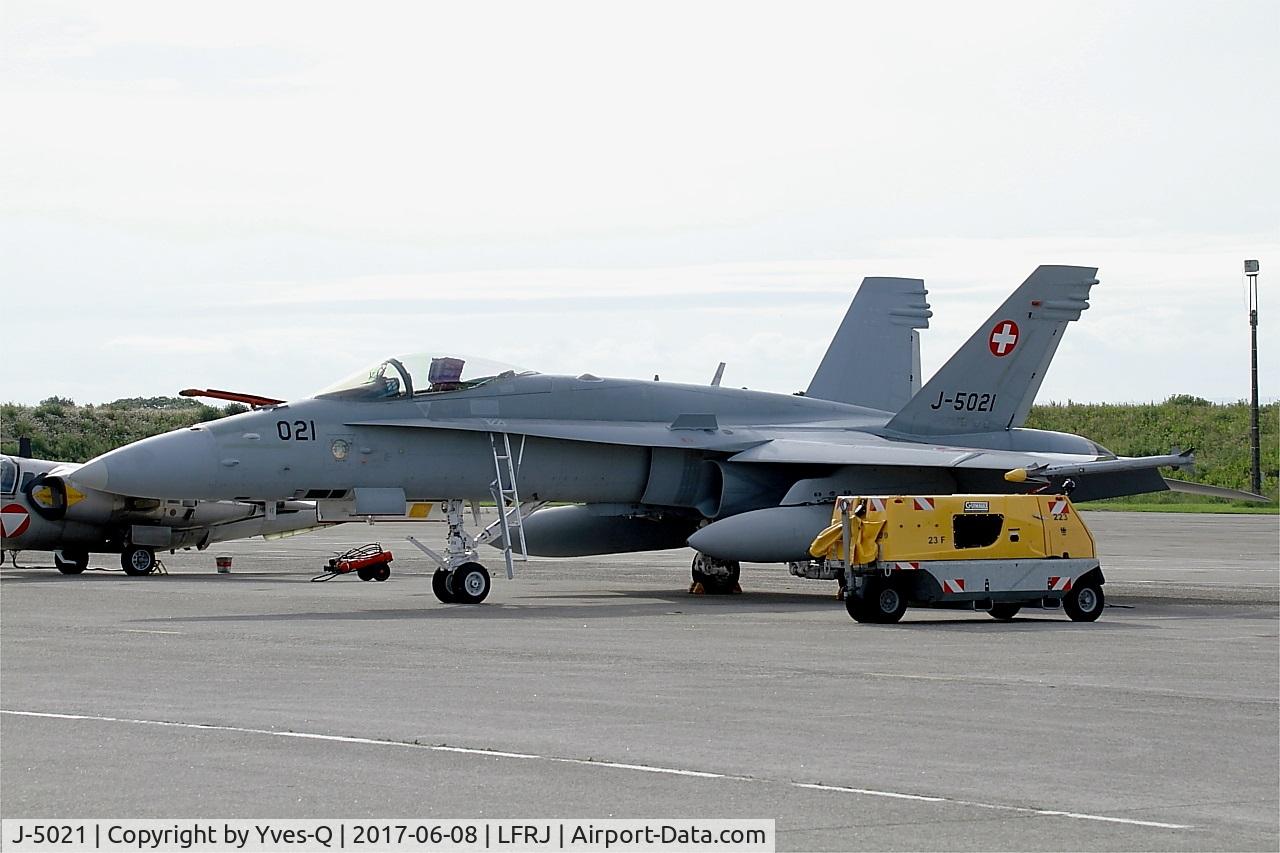 J-5021, McDonnell Douglas F/A-18C Hornet C/N 1370/SFC021, McDonnell Douglas FA-18C Hornet, Flight line, Landivisiau Naval Air Base (LFRJ) Tiger Meet 2017